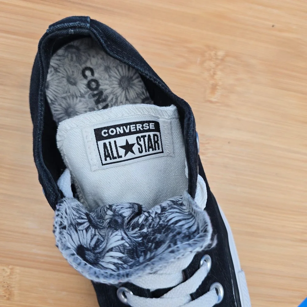 Converse Chuck Taylor All Star Low Black Floral Daisy Shoes 560875F Womens Sz 7 - Picture 8 of 9